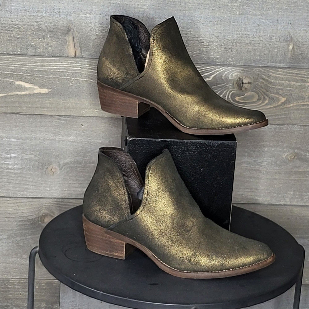 Musse & Cloud Anthropologie Online Exclusive Pointed Toe Metallic Booties